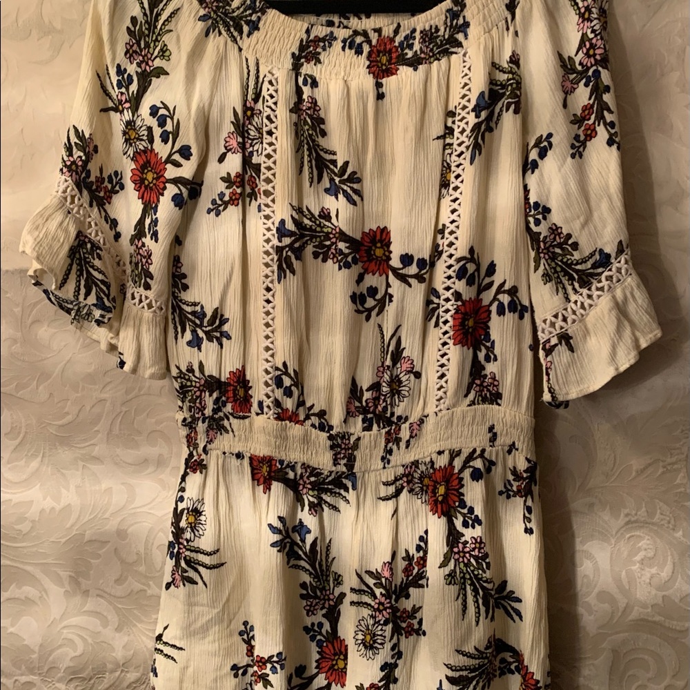 Cute romper.